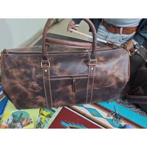 Bolsa Impermeable de Cuero Genuino en Verde, Gran Capacidad, Estilo Deportivo, Forro de Poliéster, Cierre de Cremallera para Senderismo y Viajes de Montaña - Product Image 3