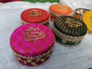 กล่องเหล็กตกแต่งลายพระพิฆเนศสีสันสดใสสำหรับแขกงานแต่งงานของขวัญปาร์ตี้คืนของขวัญเทศกาล - Product Image 3