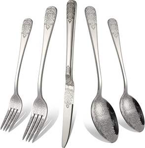 Ensemble de couverts fantaisie en métal à poignée texturée avec un aspect traditionnel pour les tables à thème indien sud-asiatique et culturel - Product Image 3