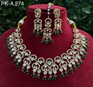 Collier et boucles d'oreilles de mariée en laiton Kundan à la mode sertis de diamants américains | Mariage élégant, fiançailles et bijoux de fête - Product Image 3