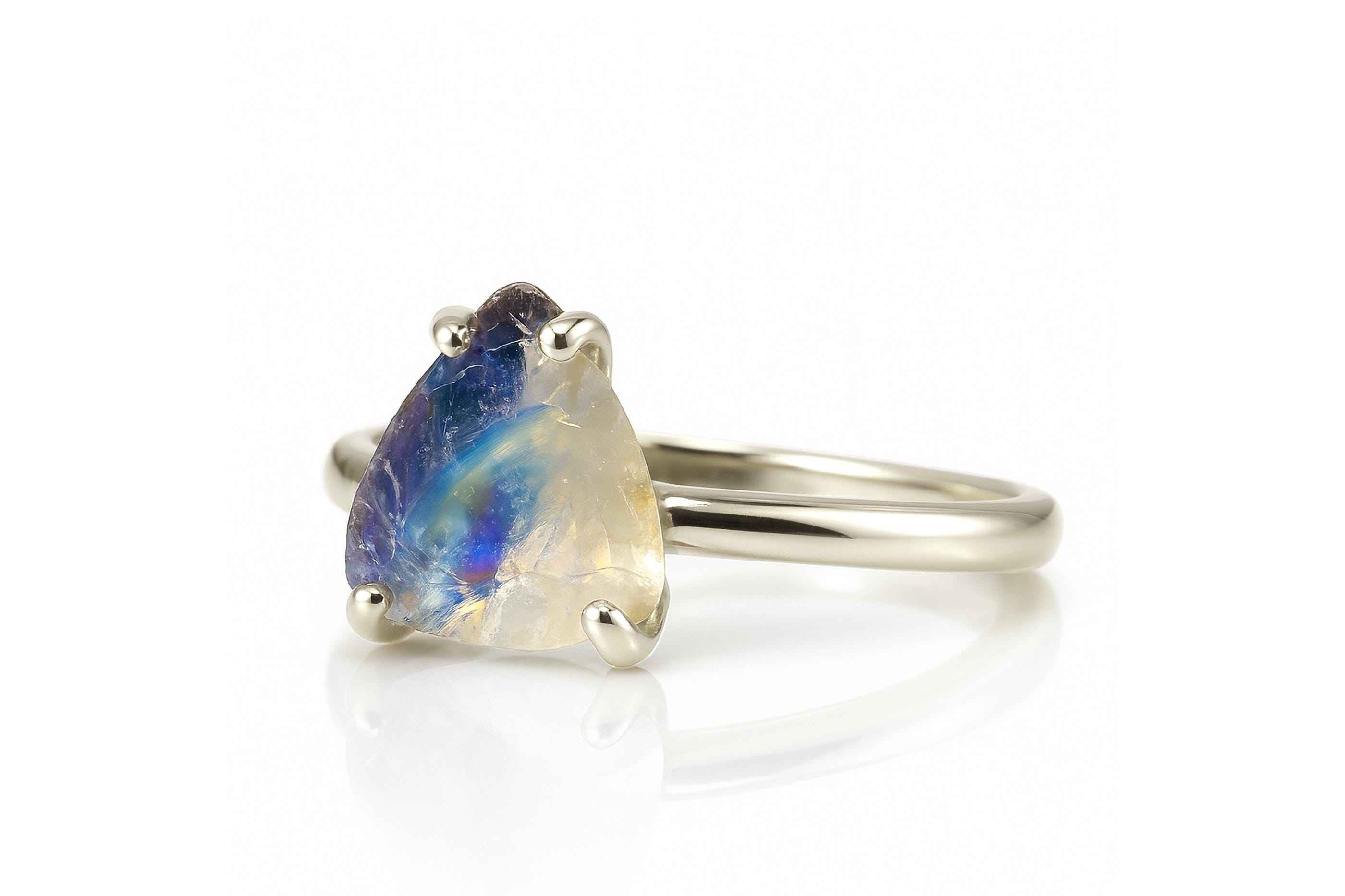 มูนสโตน