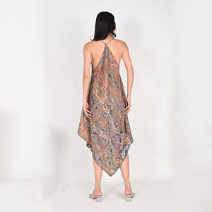 Robe en soie sari décolleté en V profond coupe décontractée longueur thé Belles robes d'été sans manches - Product Image 5