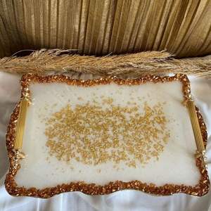 Plato de resina para servir acabado artístico artesanal ideal para fiestas celebraciones o añadir elegancia al interior de tu hogar - Product Image 2