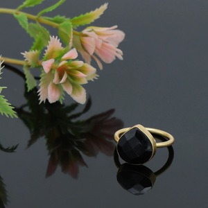 Anillo de compromiso de boda con corazón de ónix negro de calidad de exportación chapado en oro de 18 quilates con color personalizado disponible para la venta desde India - Product Image 1