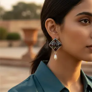 Pendientes de Plata 925 para Mujer, Estilo Vintage, con Granate y Perla de Agua Dulce, Chapados en Oro, con Diseño de Flor Esmeralda - Product Image 3