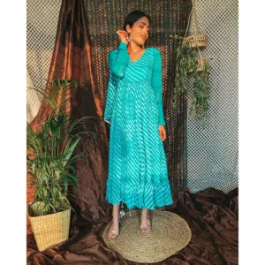 Robe trapèze sans bretelles mi-longue en mousseline de soie pure, bleu cadet, style Leheryia Fusion, boutonnée, élégante, pour carrière, contemporaine, ethnique - Product Image 5