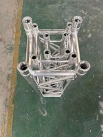Structure de scène modulaire en aluminium blanc personnalisable à 4 points, capacité de charge 600 kg, pour éclairage et événements, idéale pour les concerts