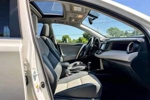 Toyota RAV4 AWD LT Diesel Automatique 2014 d'occasion, sièges en cuir, toit ouvrant, conduite à gauche, couleur foncée, livraison gratuite mondiale pour les nouveaux clients - Product Image 3