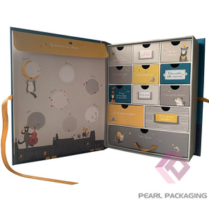 Boîte de calendrier de l'Avent personnalisée pour peluches et produits pour bébés Boîte mystère avec tiroirs en carton - Product Image 1