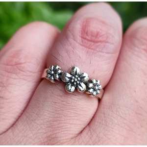 Anillo Minimalista Floral de Plata de Ley 925, Hecho a Mano, Delicado y Bonito, Regalo para Ella, Cumpleaños, Aniversario, Día de San Valentín, 14k - Product Image 1