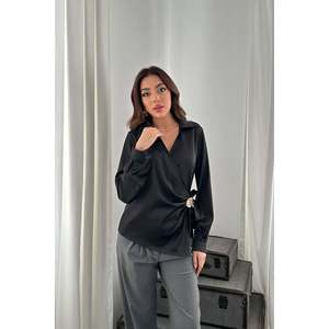 Blusa de Satén con Detalles de Botones Negros - Negra - Product Image 2