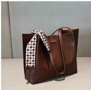 Bolso tote estructurado marrón con un pañuelo junto a un posavasos de mármol ahora disponible a precios de mayoreo. - Product Image 3