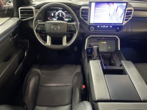 Toyota Sequoia Platinum Twin Turbo 4WD 2023 Usado en Buen Estado - Product Image 4