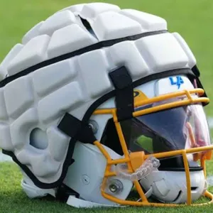 Compositi all'ingrosso a basso prezzo OEM americano calcio casco da Rugby bandiera casco da calcio