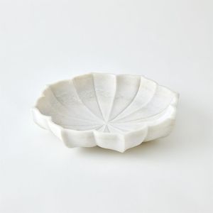 Bol de service en marbre moderne avec des motifs géométriques et des variations de couleur uniques pour des arrangements artistiques de table - Product Image 4