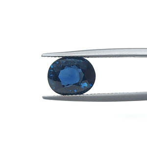 Saphir bleu naturel de Madagascar non chauffé de 4,55 carats, pierre précieuse brute, taille émeraude ovale facettée, avec opale et aigue-marine - Product Image 3