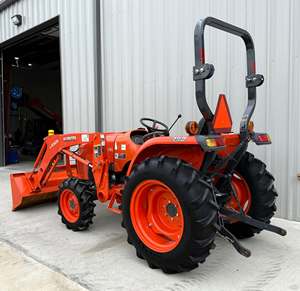 Tracteur Kubota avec moteur et engrenage de pompe de chargeuse LA525 - Product Image 6