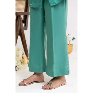 Ensemble en lin brodé à chevrons vert - Chemise et pantalon 100% lin avec de magnifiques décorations brodées - Product Image 2