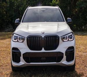 2023 BMW X5 M50i Essence faible kilométrage - Product Image 1