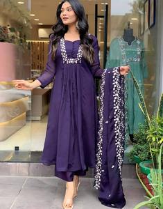 Elegante y Moderno Conjunto de Kurti Reversible de Seda Romana Bordada NEETA CREATION para Mujer, de Secado Rápido y Sin Arrugas, con Pantalón y Dupatta para Uso Casual - Product Image 3