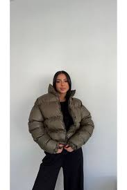 เสื้อแจ็คเก็ตพัฟเฟอร์บุขนเป็ดแบบมีฮู้ดสำหรับผู้ชาย รุ่นใหม่ปี 2024 เนื้อผ้าเคลือบอย่างดี สวมใส่สบาย แห้งเร็ว มีกระเป๋าหน้า ปรับแต่งได้ มีจำหน่าย - Product Image 4