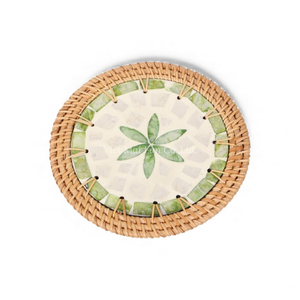 Salvamantel Ecológico de Estilo Bohemio con Madreperla y Ratán Tejido a Mano para Uso Diario y Decoración Natural de Mesa, de Vietnam - Product Image 2
