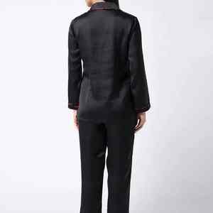 Ensemble de nuit deux pièces de luxe imprimé personnalisé pour femmes créé avec un tissu élégant et une coupe moderne et décontractée pour le confort - Product Image 5