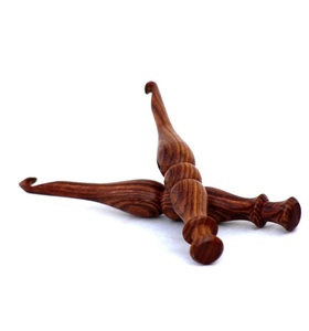 Juego de ganchos de ganchillo de palisandro de 13 hilos para ganchillo Figura de Lichtenberg grande de madera Hilo de ganchillo de resina - Product Image 1