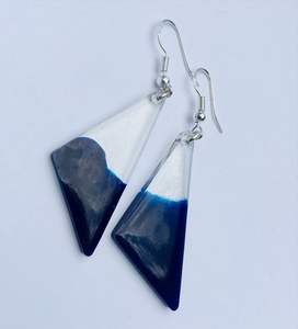 STRIKING WOODEN STRIKING WARMTH DANGLES Feuille d'or Noir Blanc Résine Boucles d'oreilles en forme de coeur Carré Rond Géométrique Résine en bois - Product Image 3