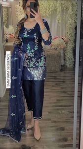 Derniers ensembles de pantalons Kurta en soie satinée brodés pour le bureau Kurta à la mode pour femmes vêtements de bureau vendus en gros à des prix abordables pour les Indiens - Product Image 3