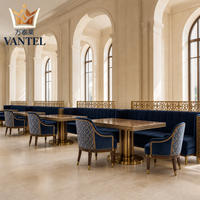 Ensemble de mobilier de restaurant de style arabe de luxe, banquette en velours bleu, table et chaises pour projet hôtelier
