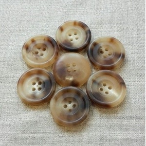 Real Buffalo Horn Botones de 4 agujeros para camisas y pantalones - Product Image 5