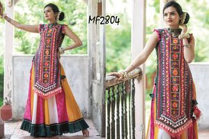 Fancy Wear Premium Atrangi Choli pour femmes Latkans faits à la main jumelés avec un panneau en coton brodé pour Navratri Wear - Product Image 5