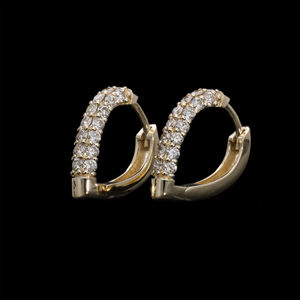 Pendientes de aro de doble fila de oro amarillo radiante de 14 quilates, juego de diamantes naturales pavimentados para ocasiones de lujo - Product Image 1