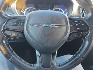 Chrysler Pacifica Hybrid Touring L 2019 - Product Image 5