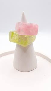 Anillo de mujer de resina de pulido alto personalizado al por mayor hermoso colorido joyería de moda con incrustaciones de compromiso de la mejor calidad - Product Image 4