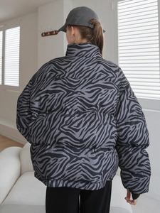 Veste matelassée à capuche épaisse et solide pour femmes, de haute qualité, sur mesure, nouvelle conception d'hiver, respirante, chaude, veste à bulles, tissage tissé - Product Image 2