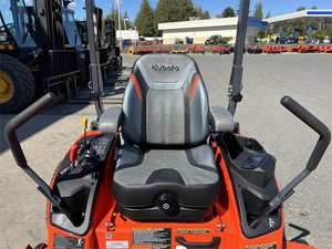 Cortacésped de giro cero Kubota ZD1211 2025-La potencia diésel cumple con el rendimiento profesional - Product Image 6