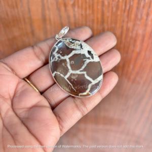 Collar Elegante y Único con Bisel Negro Septarian y Colgante de Moissanita, Joyería Fina para Mujer, Ideal para Fiestas - Product Image 2