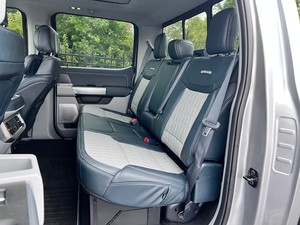 Ford F-450 Limited DRW 4x4 Crew Cab Super Duty 2024, transmission automatique, toit panoramique complet - Product Image 3