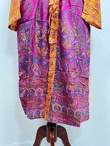 Kimono pour femme, robe d'été, couvre-bikini, vêtement de nuit, longue robe, kimono indien vintage fait main en soie de sari recyclée, doux à l'avant - Product Image 3