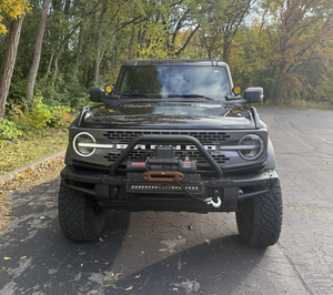 LISTO PARA CONDUCIR - USADO, VOLANTE A LA IZQUIERDA |   CONDUCCIÓN DERECHA |   Ford Bronco Badlands 2021 con 19,000 millas, 7 velocidades - Product Image 1