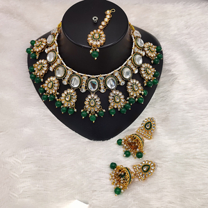 Collier ras du cou Meenakari en plaqué or royal avec pierres Kundan et perles Bijoux ethniques parfaits pour les looks de célébration - Product Image 3