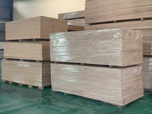 Livraison rapide du fabricant vietnamien Contreplaqué de pin de qualité AA 18mm d'épaisseur E0 Construction de meubles modernes réutilisable 6-8 fois - Product Image 3