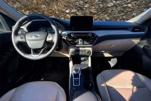 Increíble Ford Escape Hybrid SE Sport 2020 en perfectas condiciones con poco kilometraje en stock, ofrecido a una oferta increíble que no querrás perderte - Product Image 4