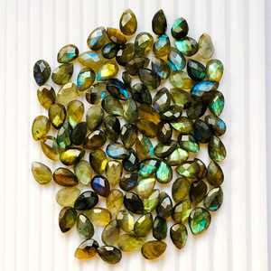 Labradorita facetada multi llamativa, lote de piedras preciosas sueltas, forma de pera, 7x9mm, ambos lados facetados, 20 piezas - Product Image 6