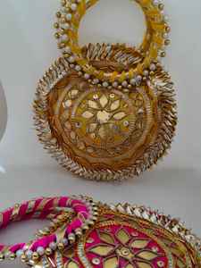 Sacs Potli en soie Gota Patti de créateur traditionnel avec poignée en perles, petite pochette à monnaie Shagun pour mariage, Haldi, Heena, cadeau de fête - Product Image 2