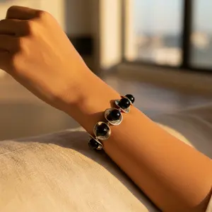 Bracelet en argent pour femmes, élégant bijou en perles noires, cadeau, élégants bracelets en perles - Product Image 3