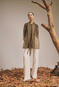 Blouse Breeze élégante de haute qualité pour dames Collection d'automne Style de mode décontracté pour les vêtements de bureau Fabriqué au Vietnam - Product Image 5