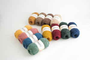 Hilo de ganchillo YARNA Hazle (100g), hilo de lana de peso medio, vibrante, cálido, funcional, resistente, para decoración del hogar, hilo confiable, hecho a mano, suave. - Product Image 6